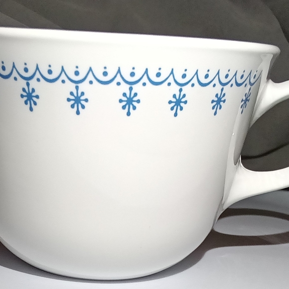 Corelle Blue Snowflake Garland Vintage Mug - Picture 4 of 8
